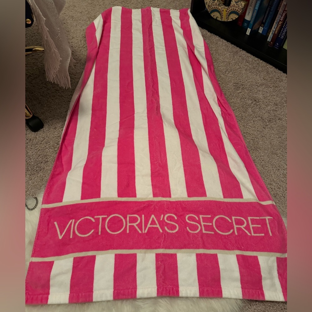 💖Victoria’s Secret Beach Pool Towel💖
